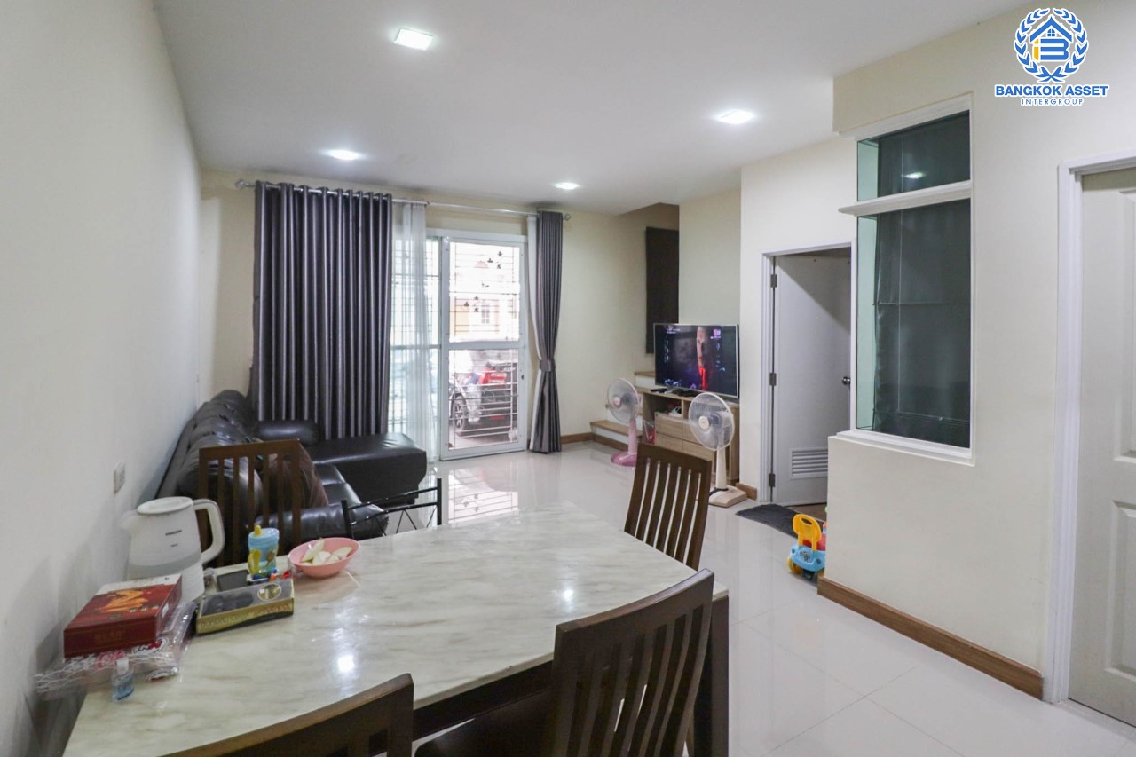 *****ทาวน์เฮ้าส์มือสองย่านนนทบุรี ม.โกลเด้นซิตี้ ปิ่นเกล้า-จรัญสนิทวงศ์ บนเนื้อที่ 21.2 ตร.ว. ฟังก์ชัน 4 ห้องนอน 3 ห้องน้ำ 2 ที่จอดรถ ทำเลดีเชื่อมต่อถนน บางกรวย-ไทรน้อย, ราชพฤกษ์, นครอินทร์ ราคาถูก สิ่งอำนวยความสะดวกครบ ใกล้รถไฟฟ้าสายสีแดงอ่อน "สถานีบางบำหรุ"